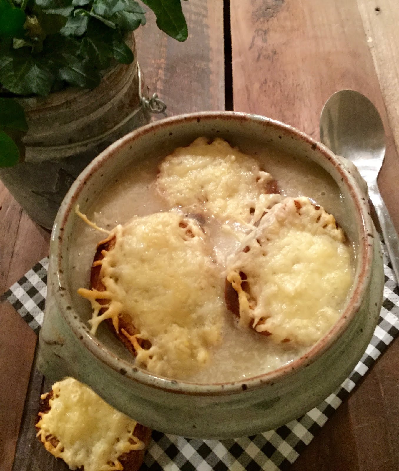 Du piano à l'assiette: SOUPE A L'OIGNON GRATINÉE