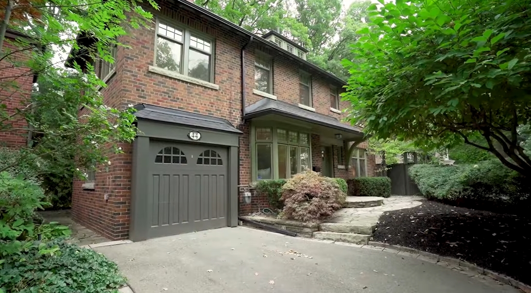 26 Interior Design Photos vs. 44 Old Bridle Path, Toronto Luxury Home Tour