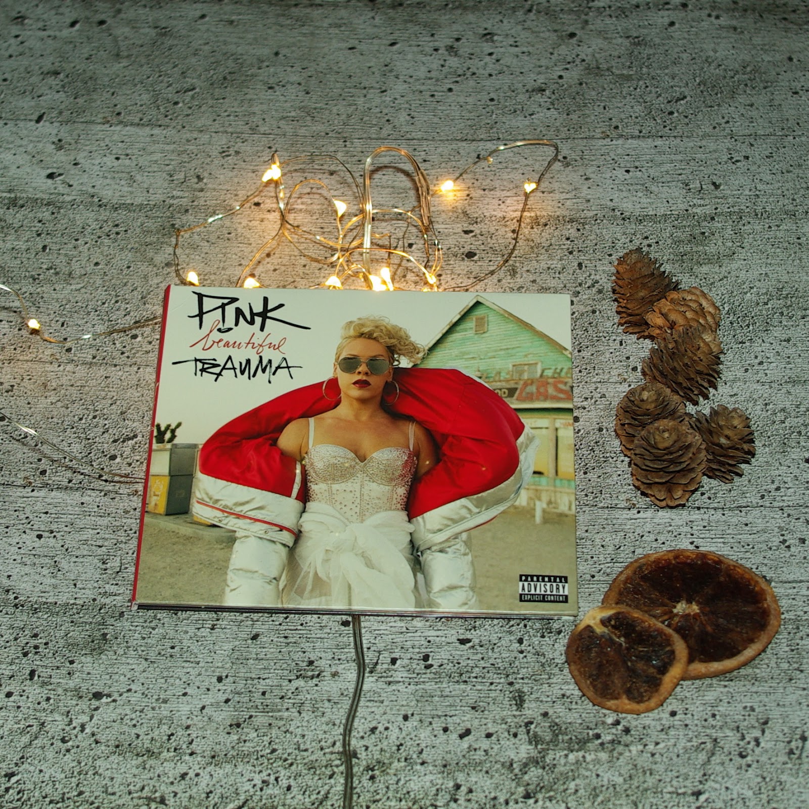 Lucciola: [Music Monday] P!nk - Beautiful Trauma