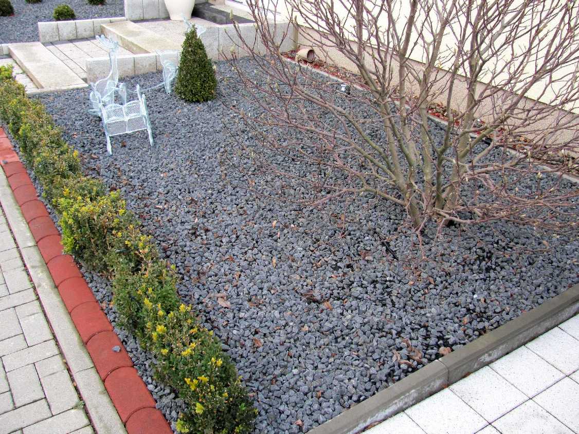 Gartenarbeit Ideen mit Kies (pflegeleicht)