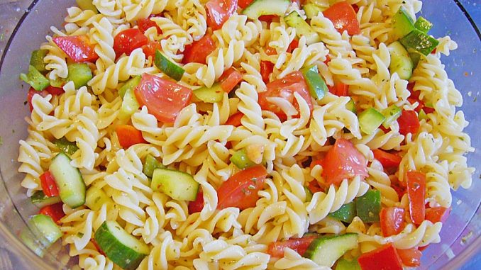 Kuche Guten Appetit: Einfacher frischer Nudelsalat