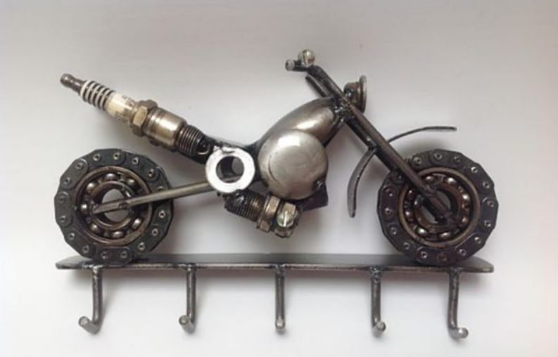 miniatur sepeda motor dari busi bekas