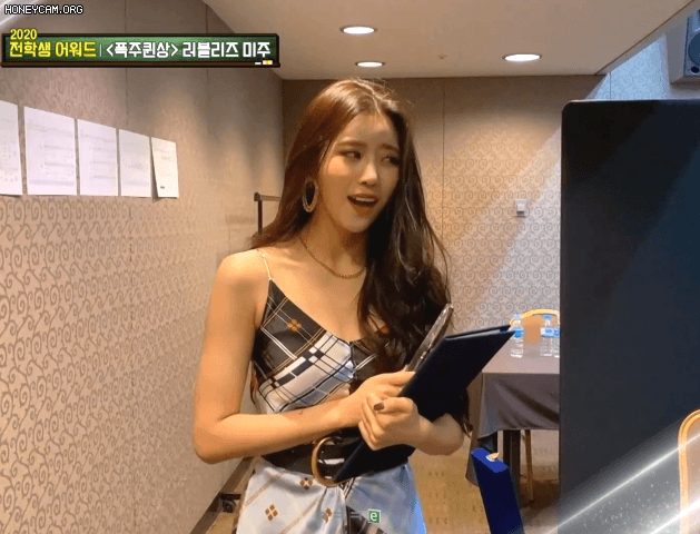 [연예] [움짤]         [러블리즈] 폭주퀸상 받은 청순 도도 퀸미주 -  와이드섬