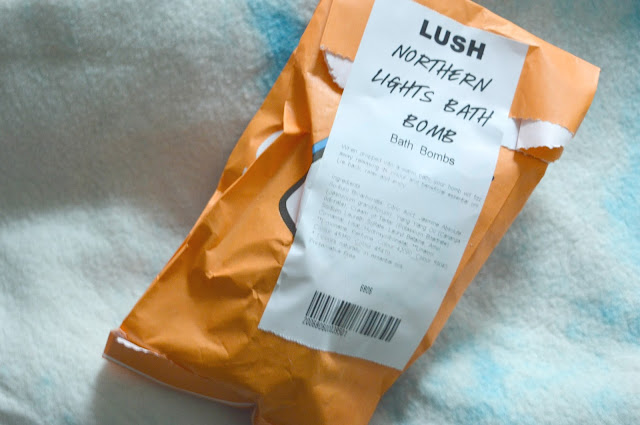 lush northern lights bath bomb review 