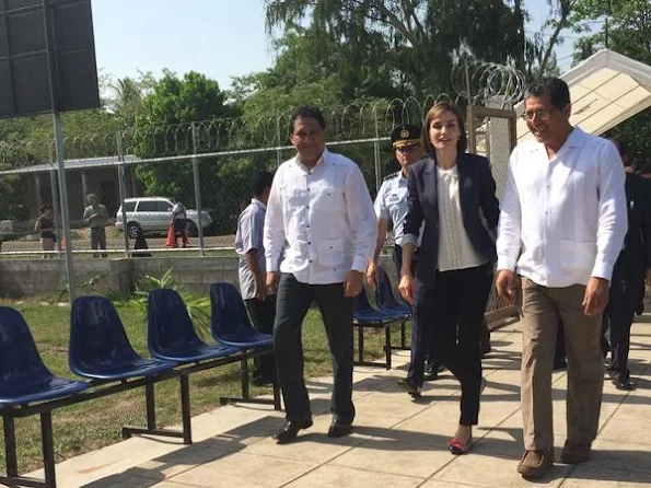 Queen Letizia of Spain visited a family health center in the municipality of Jiquilisco