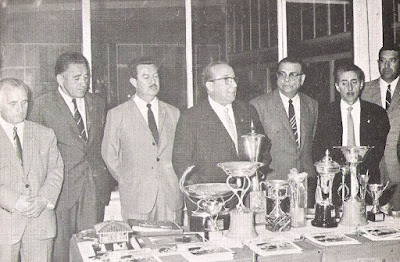 Félix Heras, presidente de la FEDA, en el momento de la entrega de premios Entrega de premios del XXXV Campeonato Individual de España de Ajedrez, Llaranes-Avilés 1970