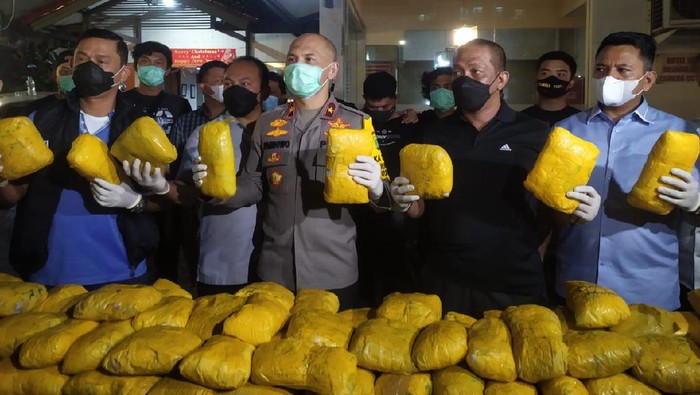 Polisi Sita 201 Kg Sabu dari Sebuah Mobil di Petamburan