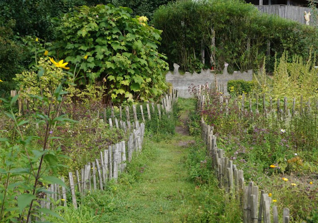 Naturgenuss pur: Der Tierpark Arche Warder. Im Kräutergarten konnten wir als Familie gut entspannen.