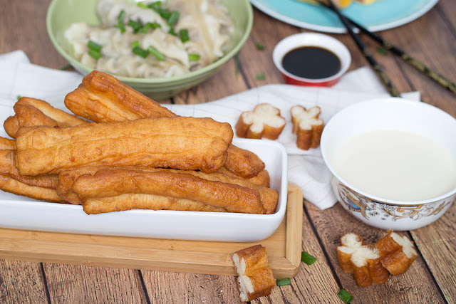 Soybean Milk (dòujiāng) and Deep-Fried Dough Sticks (yóutiáo)