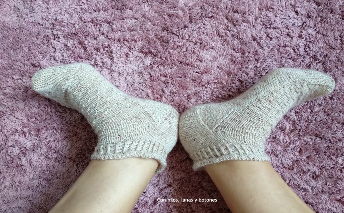 Con hilos, lanas y botones: Glastonbury Socks (patrón de Arantxa Casado, @north.knitter)