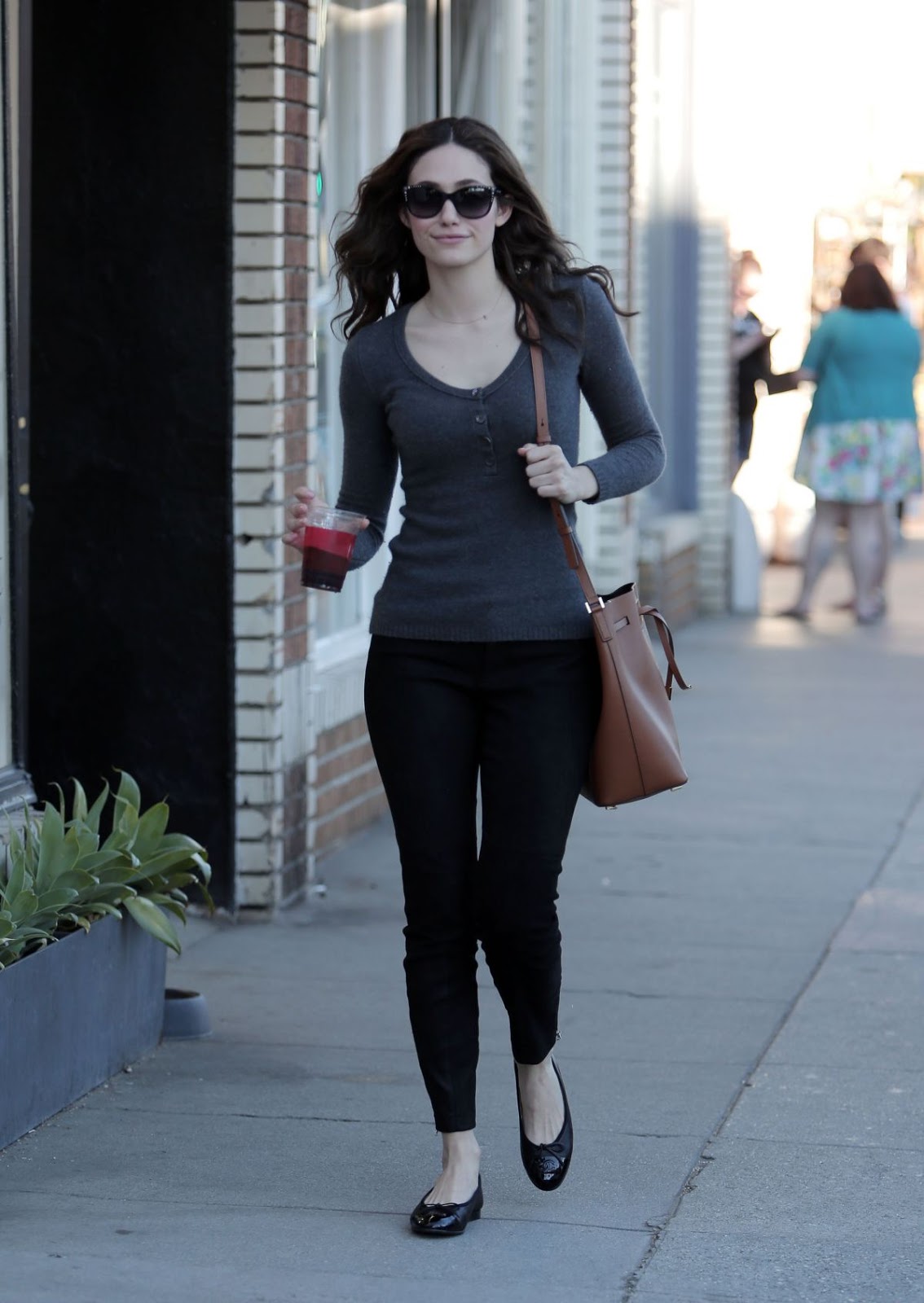 Emmy Rossum || Spotted at a Cafe in Venice - January, 2015 | CineHub