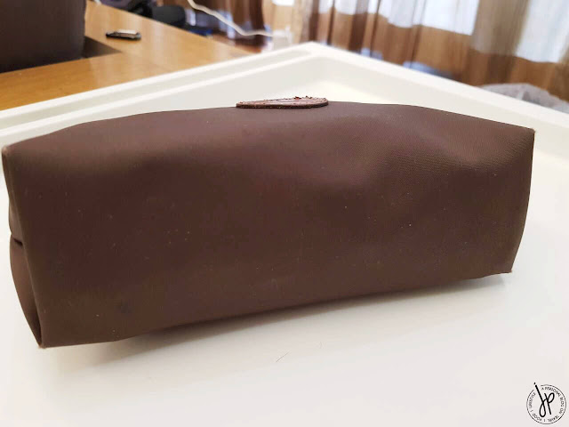 Longchamp Cosmetic Case Review + 21 Things I Constantly Keep Inside of It -  Jena Pastor