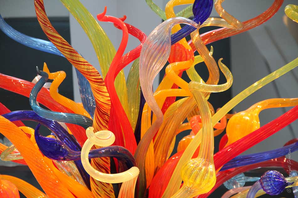 Public Art in Chicago Milwaukee Art Museum [ Blown Glass Sculpture