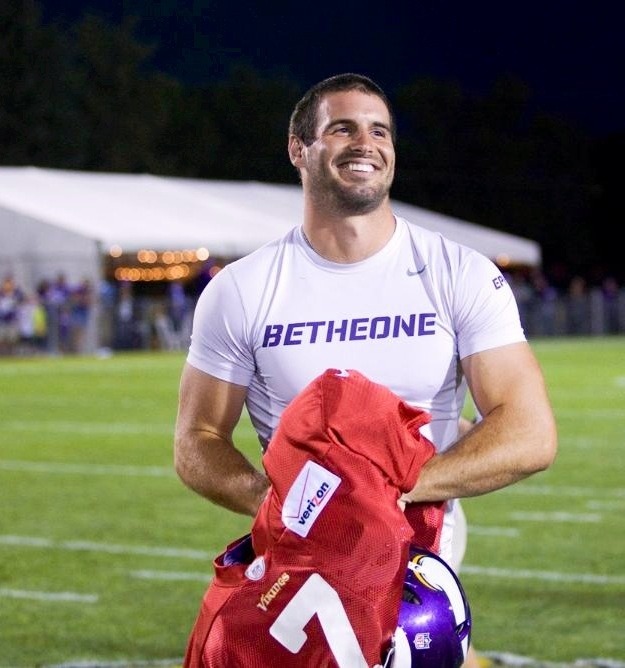 cutest-beefy-athletes-strong-young-men-smiling