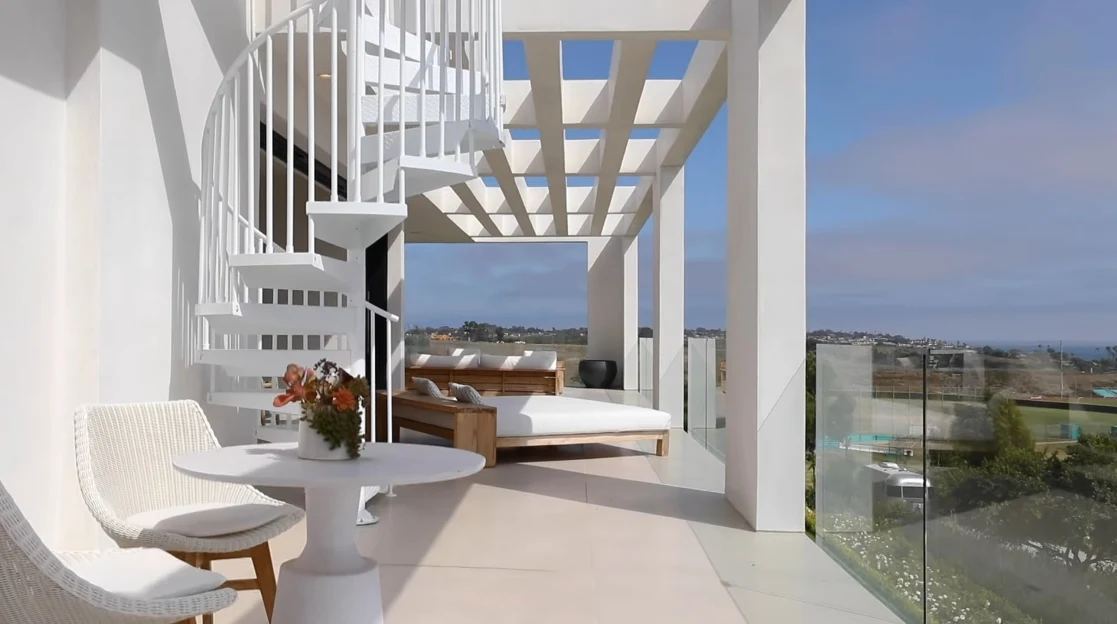 43 Interior Design Photos vs. 5944 Filaree Heights Rd, Malibu Luxury Home Tour