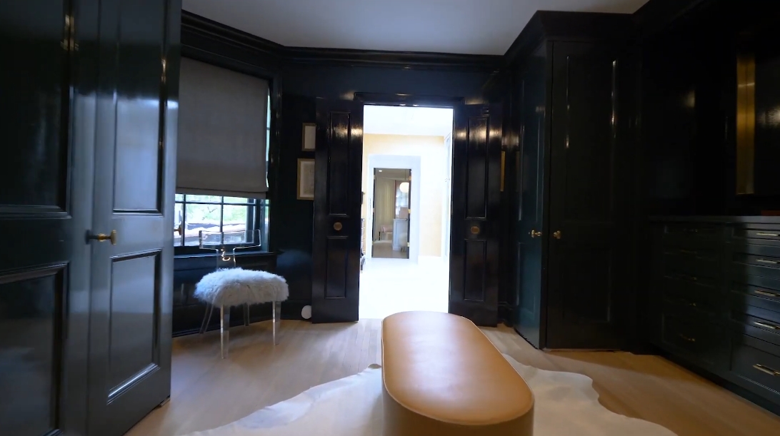 19 Photos vs. 23 E Scott St, Chicago Interior Design Luxury Home Tour