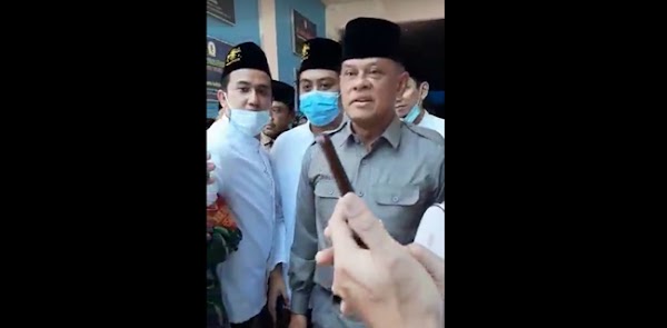 Sempat Temui Tokoh Surabaya, Gatot Akhirnya Tinggalkan Lokasi Pertemuan KAMI Setelah Didemo