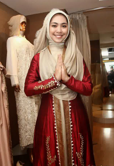  Foto  Model  Baju Muslim Oki Setiana Dewi Terbaru 2019
