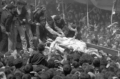 Foto Pemakaman Khomeini, Allah Hinakan Jenazah Imam Besar Syiah ini