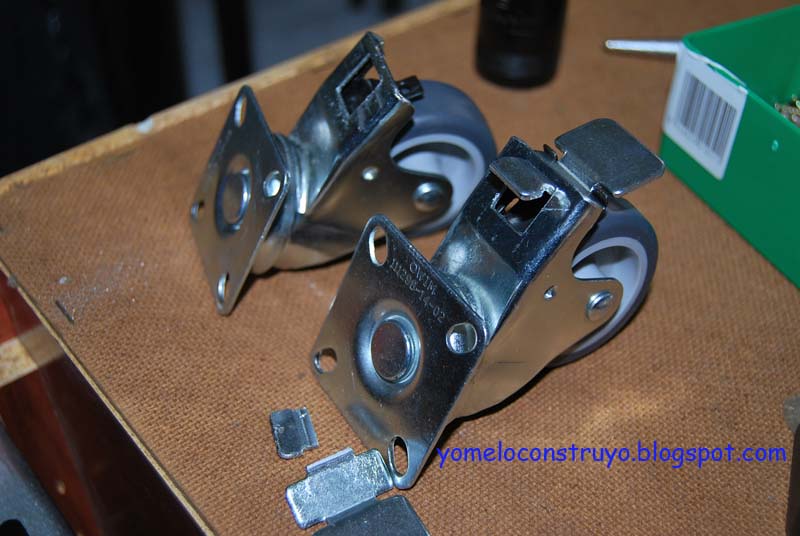 como poner ruedas en muebles