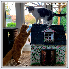 Crafting with Cats Valentine's Special ©BionicBasil® The Valentine's Cottage