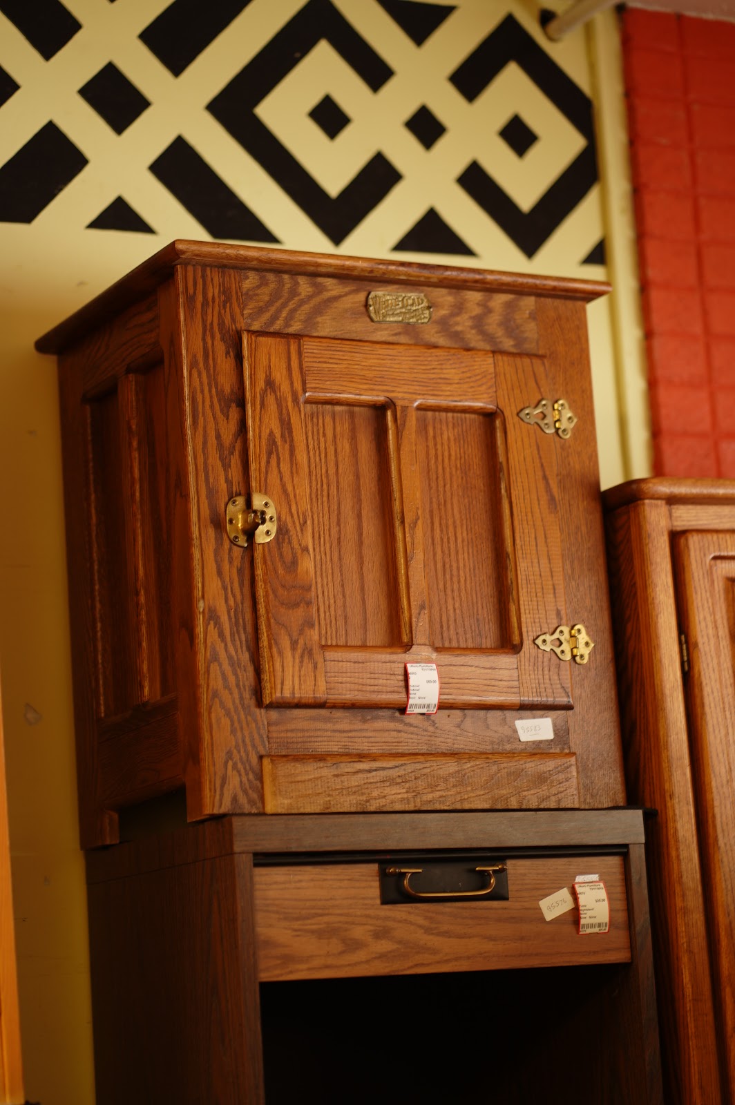 UHURU FURNITURE & COLLECTIBLES **SOLD** 95583 White Clad Icebox Style