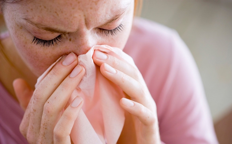 Kış aylarında uzun süre evde kalmak alerji riskini artırabilir