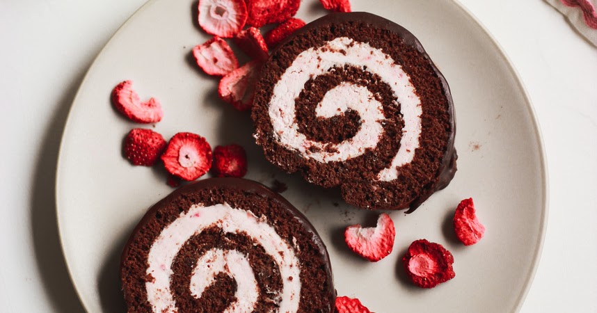 Chocolate Strawberry Cake Roll - Confessions of a Confectionista
