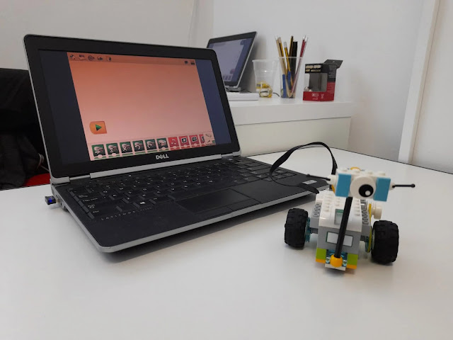 Τα παιδιά προγραμματίζουν και μαθαίνουν ρομποτική στο STEM Education Patras