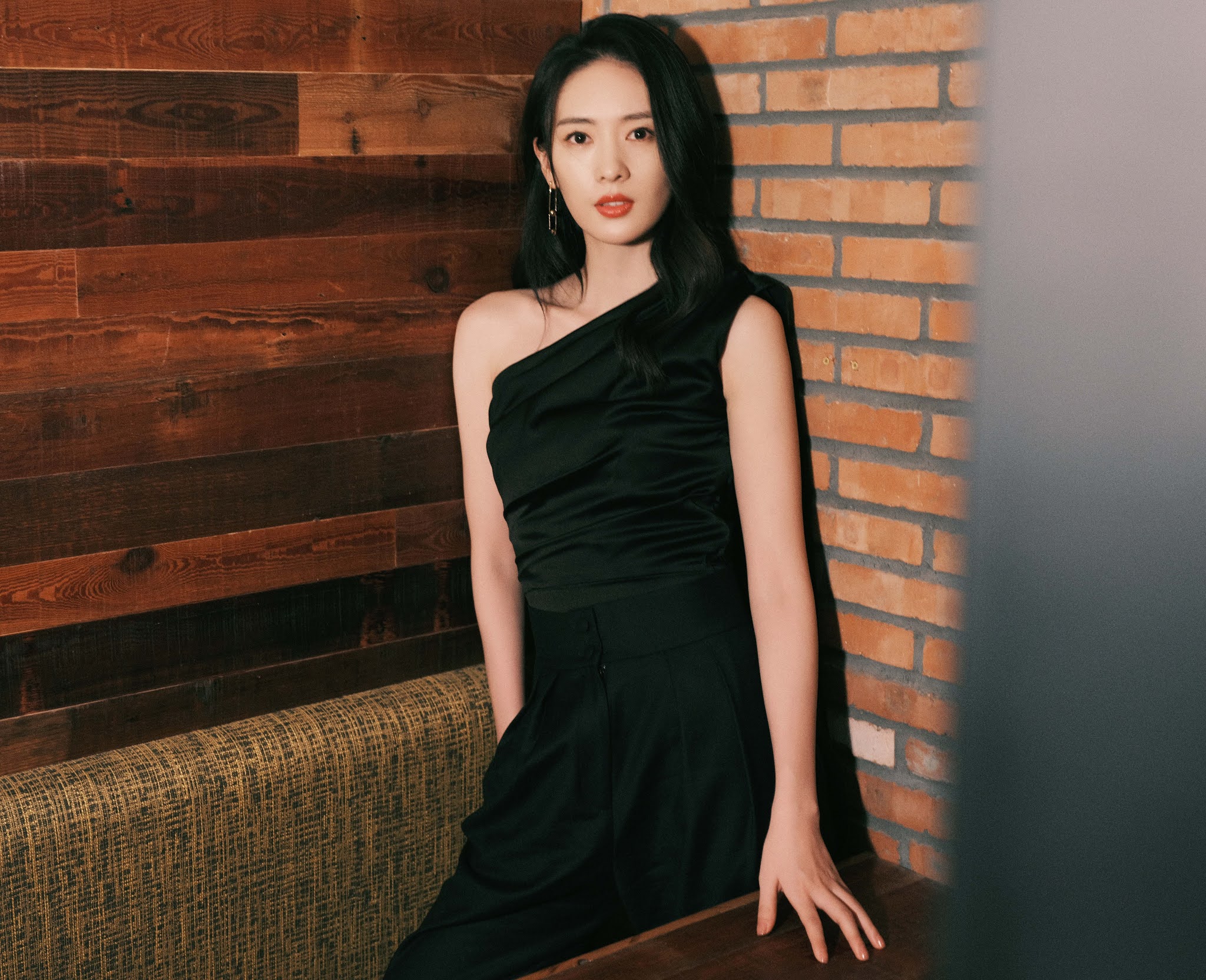 Tong Yao poses for photos China Entertainment News