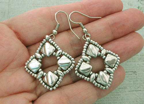 Linda's Crafty Inspirations: Silky Squares Earrings - Silver