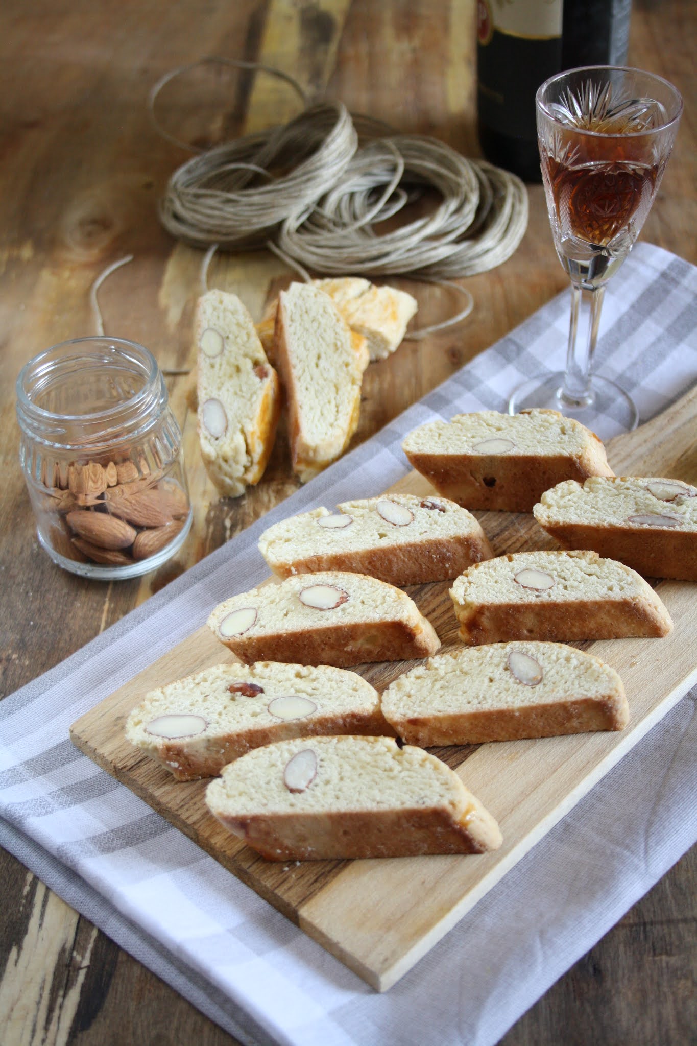 CANTUCCI TOSCANI RUBRICA BISCOTTI DAL MONDO | La tavola imbandita ...