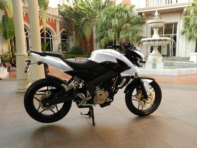 PULSAR 200 NS - blanca