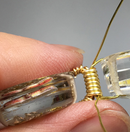 How to Make Coiled Wire Hinges to Connect 2 Hole Beads / The Beading Gem