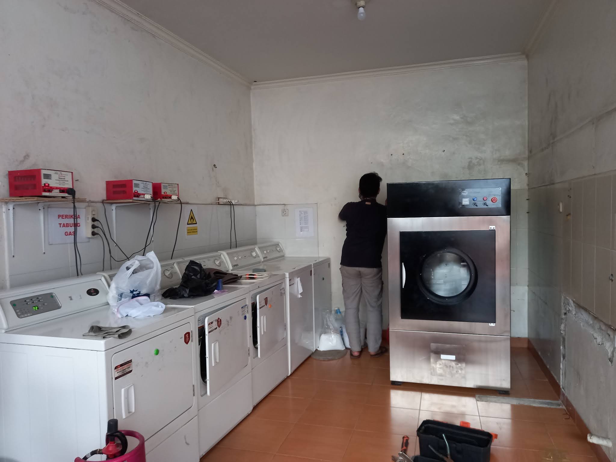 Instalasi Mesin Pengering Lokal di Lokasi Laundry BSD City By Dunia Mesin Laundry