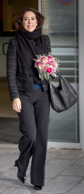 Veste Prada / escarpins Gianvito Rossi / sac Bottega Veneta
