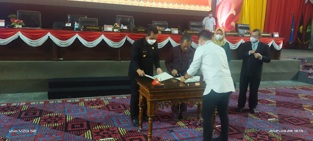 DPRD Sahkan APBD Perubahan Provinsi Kepri TA 2021 Sebesar Rp 3,918 Triliun,- DPRD Sahkan APBD Perubahan Provinsi Kepri TA 2021 Sebesar Rp 3,918 Triliun,-