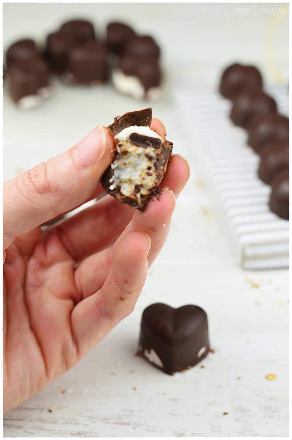 Receta de los mejores Bombones de chocolate y coco aptos para diabéticos-  Bombones sin azúcar | DECORECETAS