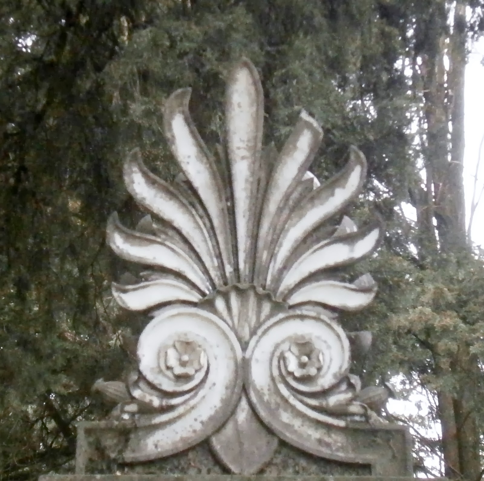 το μνημείο του Αλκιβιάδη Καστρινού στο Α΄ Δημοτικό Νεκροταφείο Ιωαννίνων