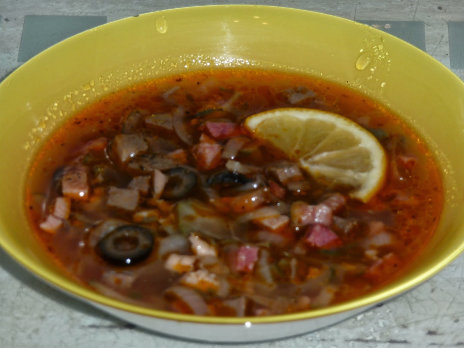 Солянка с солеными огурцами