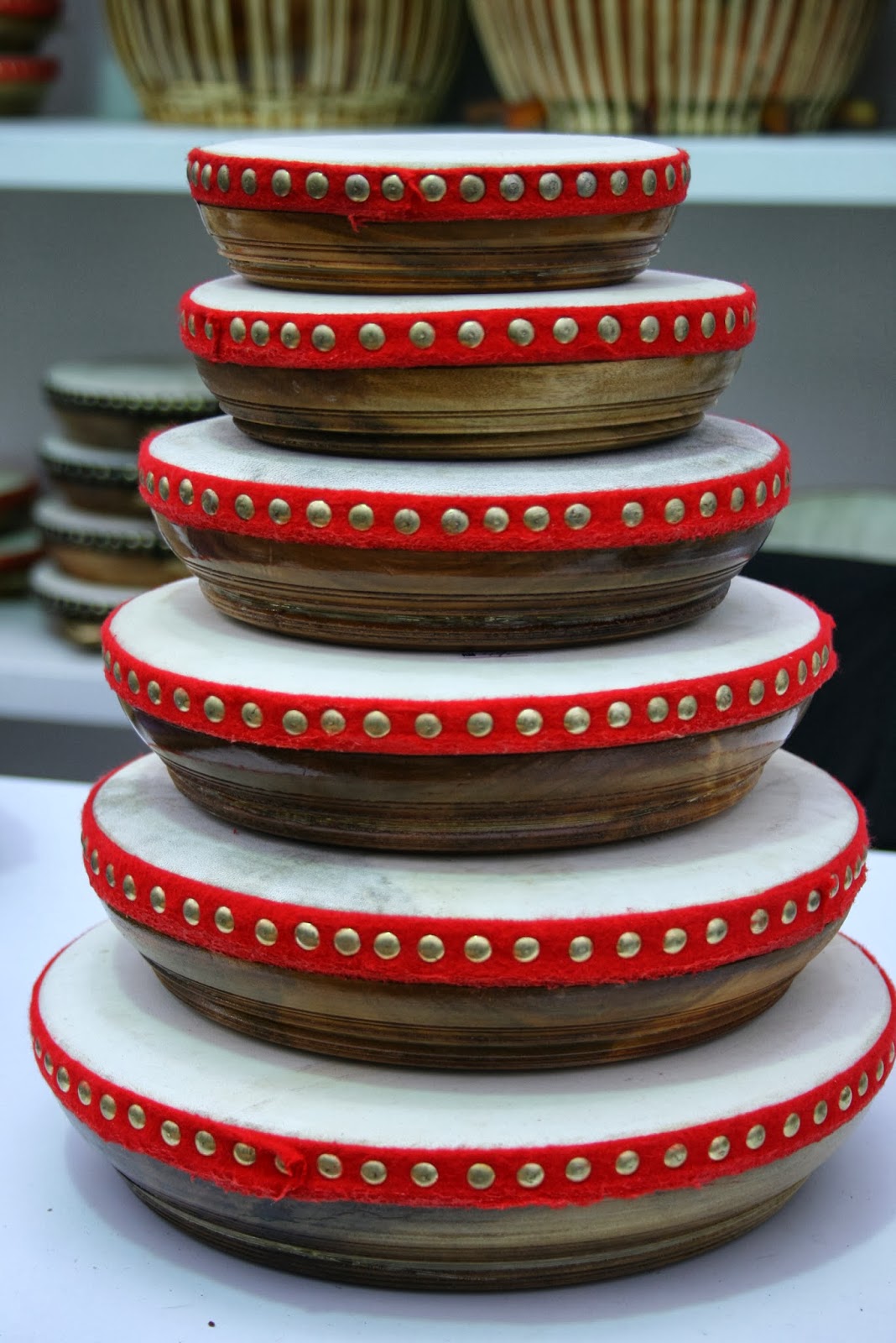 The PoOR TeaCHeR: Siri Mengenal Alat Muzik Tradisional - KOMPANG