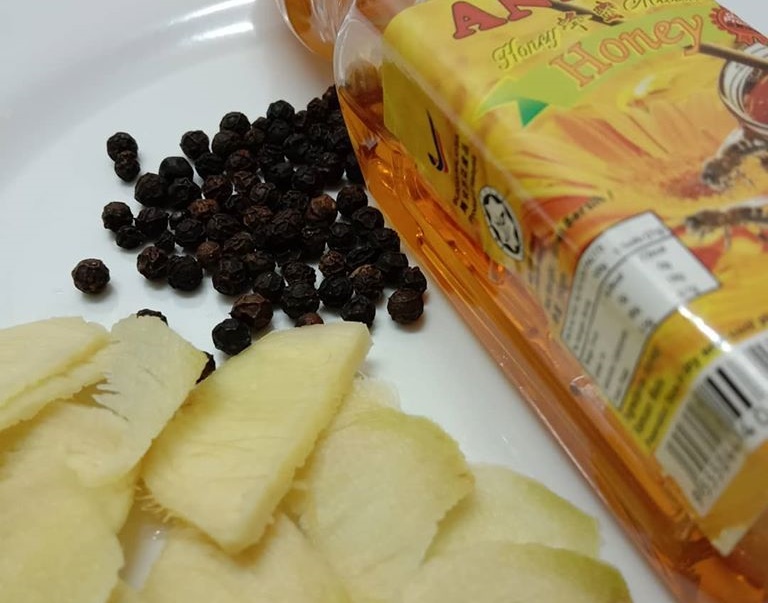 A Combination of Ginger, Black Pepper & Honey to Relief Cough The