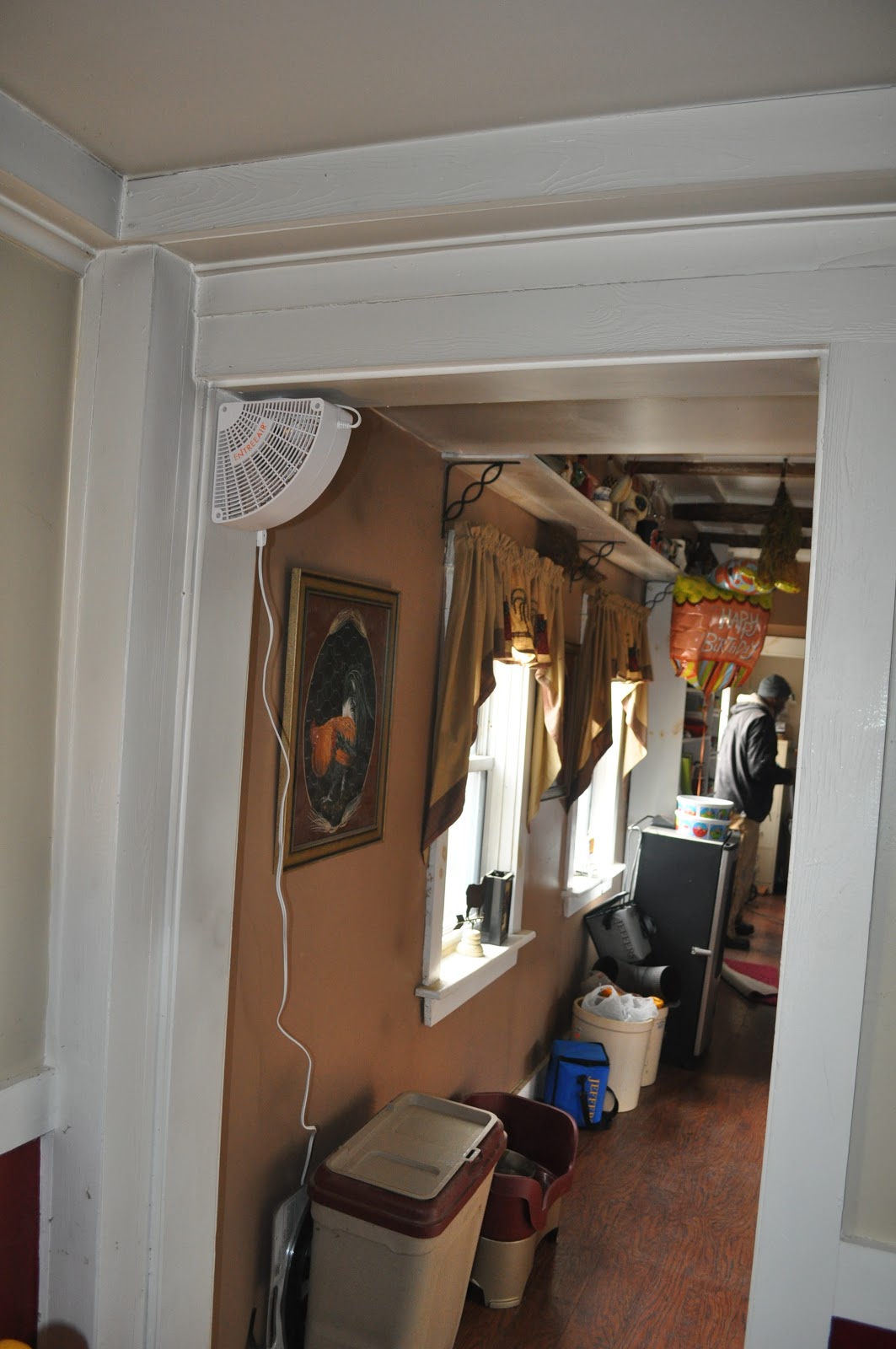 Mainely Ewes Farm: Corner Doorway Fan
