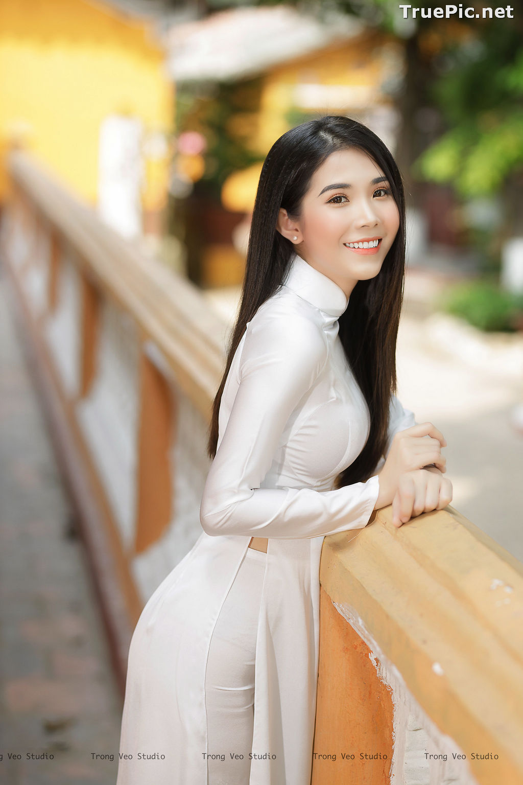 Image The Beauty of Vietnamese Girls with Traditional Dress (Ao Dai) #2 - TruePic.net - Picture-10