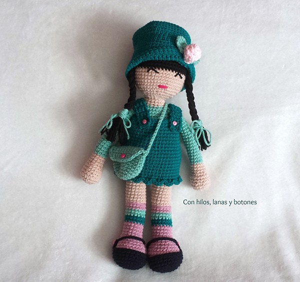Con hilos, lanas y botones: Muñeca amigurumi Anni con patrón gratuito de Anigurumis