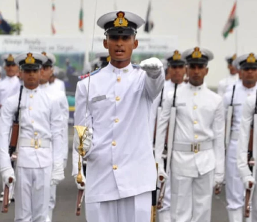 Indian Navy: 10वीं-12वीं पास उम्मीदवारों के लिए सुनहरा मौका,( Sarkari Naukri 10th 12th Pass) देनी होगी एक परीक्षा 