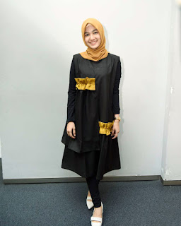 cewek cantik dan manis Pakai Hijab Gamis Hitam