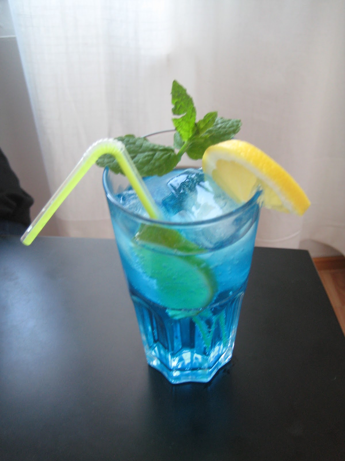 Cocktail Caribbean Blue — Rezepte Suchen
