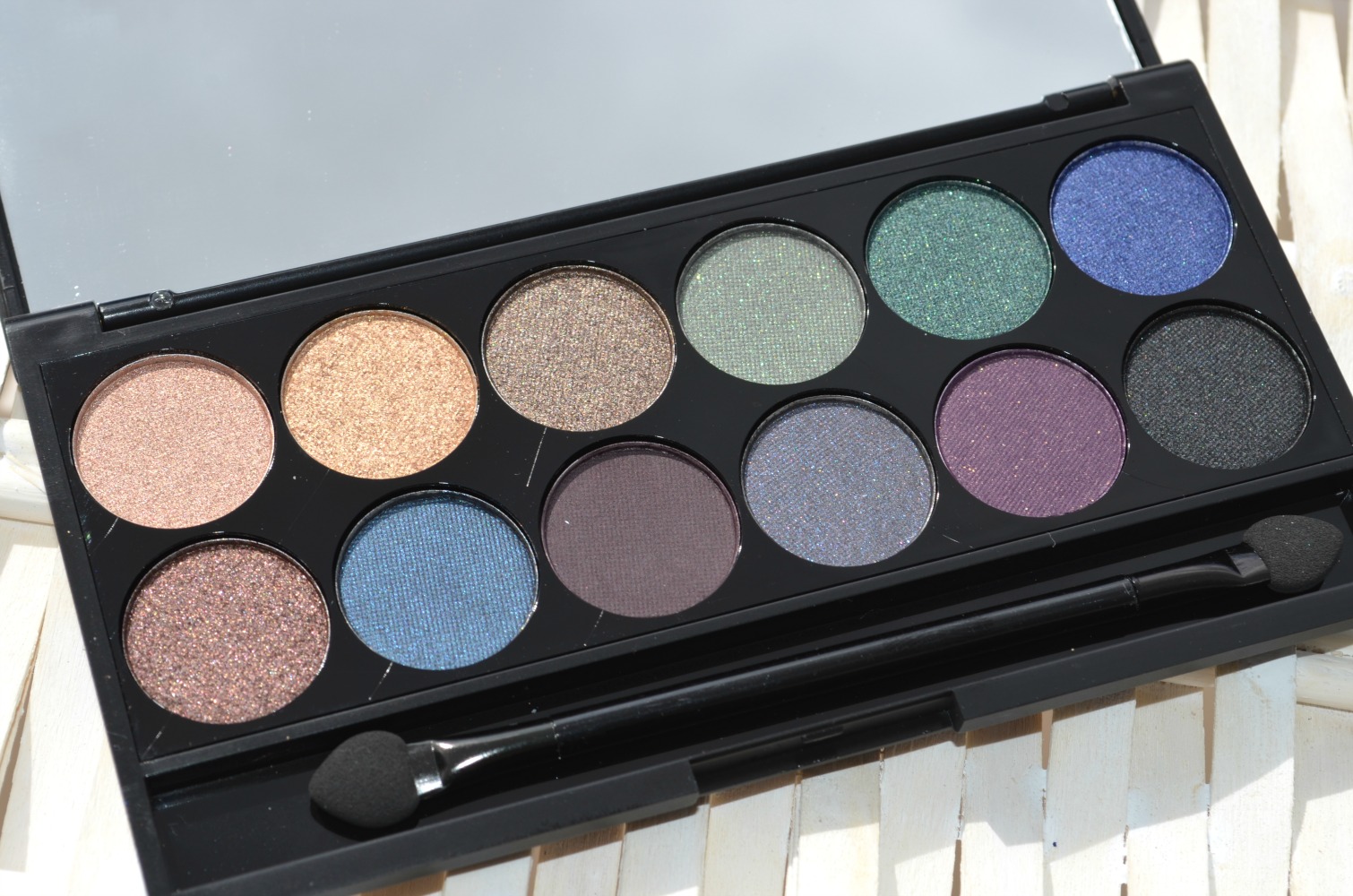 A closer look at the shades inside the eyeshadow palette
