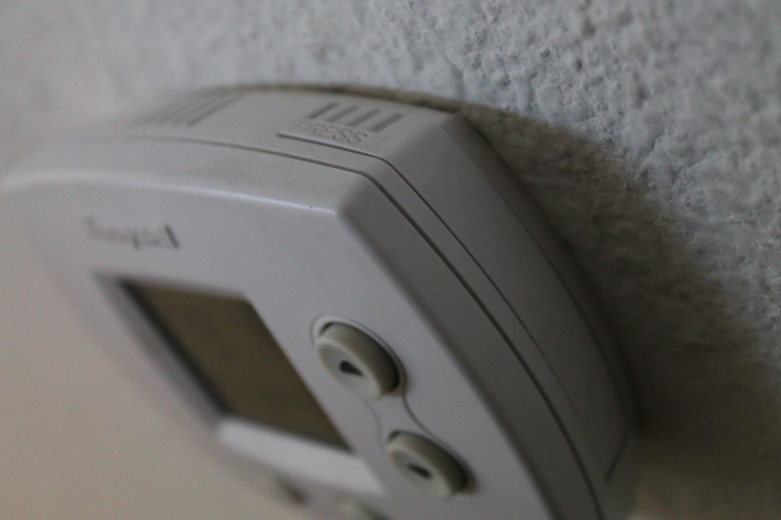 Daddy Waddy Weeviews How To Change The Batteries In A Honeywell